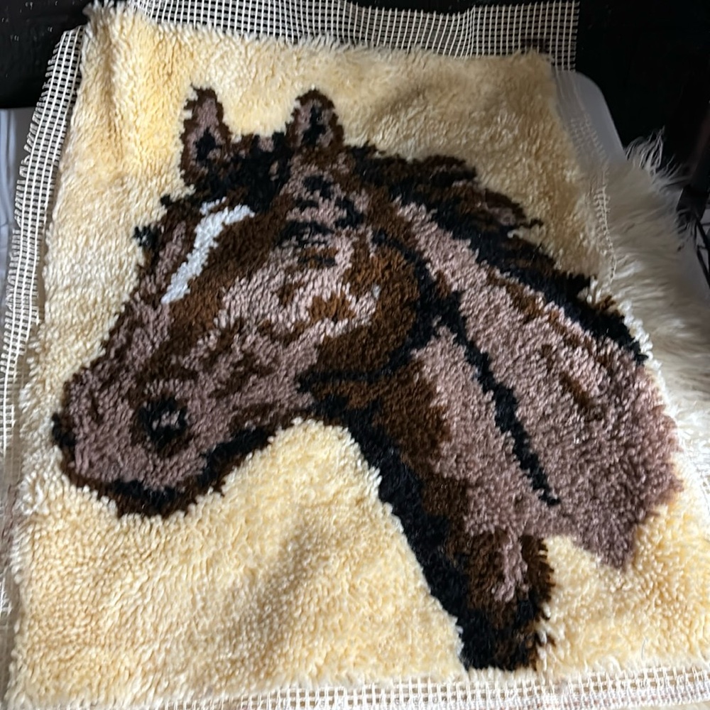 Vintage handmade horse head rug 27inx 22